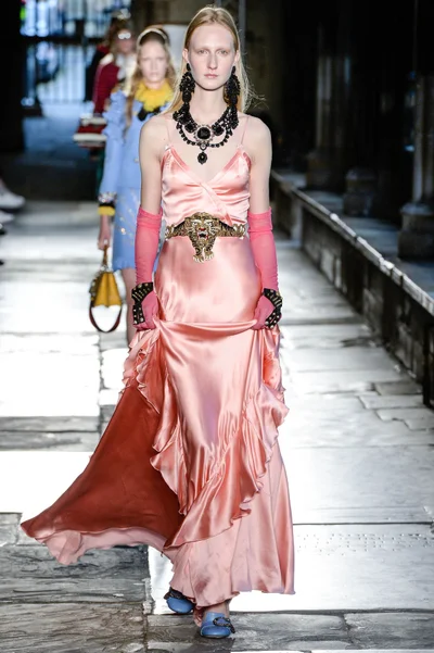 Look 75